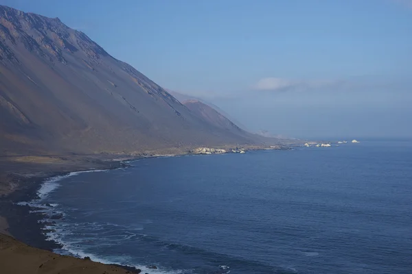Atacama trifft pazifischen Ozean — Stockfoto