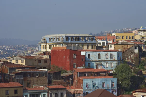 Kleurrijke gebouwen van Valparaiso — Stockfoto