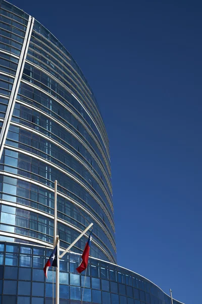 Modern Skyscraper Building Chile Flag Blue Sky Background — Stock Photo, Image