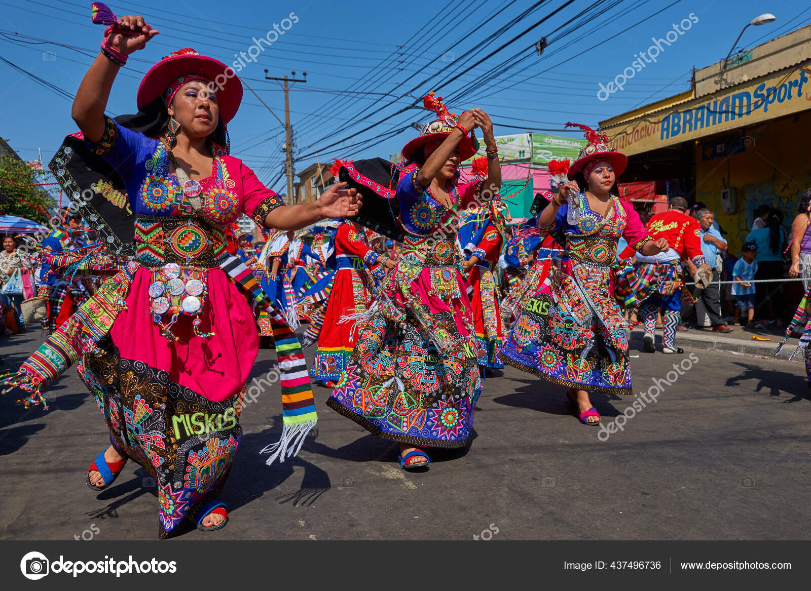 Арика Чила Января 2016 Года Танцевальная Группа Тинкус Красочных.