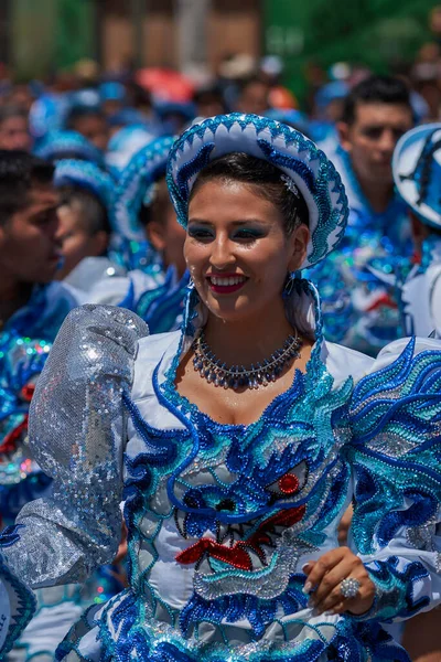 Arica 2016年1月22日 チリのアリカで毎年開催されるカーニバル アニノ フエルザ ソルのカポラル ダンス グループの女性 — ストック写真