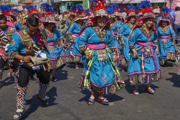 Arica Chile January 2016 Танцювальна Група Tinkus Барвистих Костюмах Виконують — стокове фото