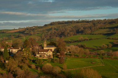 Wolley Vadisi 'nde kış, İngiltere, Bath' ın eteklerindeki Cotswolds 'da Olağanüstü Doğal Güzellik Bölgesi.