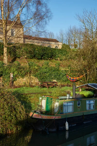 Bath Somerset United Kingdom December 2020 Narrowboats Illuminated Early Morning — Stock Photo, Image