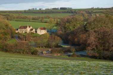 Wolley Vadisi 'nde kış, İngiltere, Bath' ın eteklerindeki Cotswolds 'da Olağanüstü Doğal Güzellik Bölgesi.