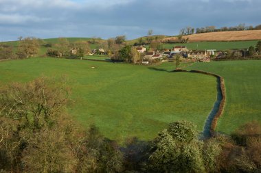 Wolley Vadisi 'nde kış, İngiltere, Bath' ın eteklerindeki Cotswolds 'da Olağanüstü Doğal Güzellik Bölgesi.
