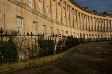 Somerset, İngiltere 'deki UNESCO Dünya Mirası Şehri Bath' da Kraliyet Hilal 'i. Gürcü Mimari.