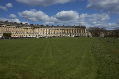 Somerset, İngiltere 'deki UNESCO Dünya Mirası Şehri Bath' da Kraliyet Hilal 'i. Gürcü Mimari.