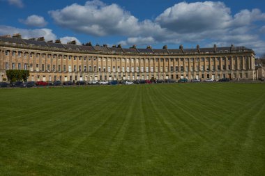 Somerset, İngiltere 'deki UNESCO Dünya Mirası Şehri Bath' da Kraliyet Hilal 'i. Gürcü Mimari.