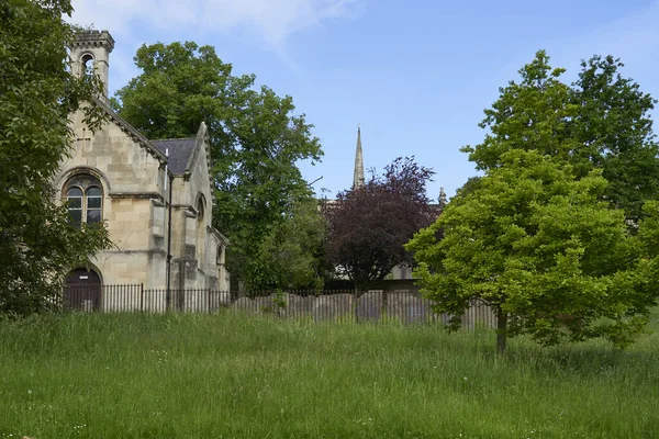 イギリス バス2021年6月8日 イギリス サマセットの世界遺産都市バスのウォルコット ストリートにある墓地に囲まれた歴史的礼拝堂 — ストック写真