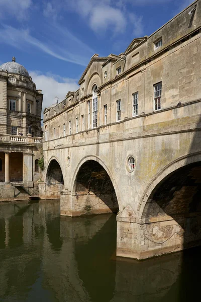 Bath Regno Unito Giugno 2021 Pulteney Bridge River Avon Nella — Foto Stock