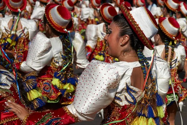 Arica Chile Stycznia 2016 Żeńskie Członków Grupy Tanecznej Caporales Kwiecisty — Zdjęcie stockowe