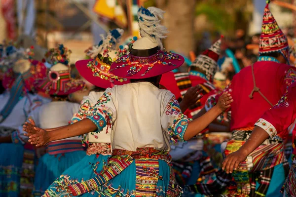 Arica Chile Janeiro 2016 Grupo Dança Tinkus Trajes Coloridos Realizando — Fotografia de Stock