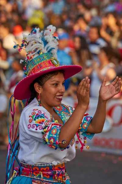 Arica Chile Janeiro 2016 Grupo Dança Tinkus Trajes Coloridos Realizando — Fotografia de Stock