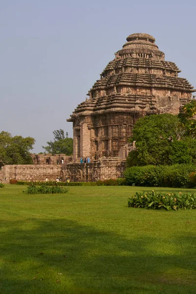 Konark Orissa Índia Maio 2008 Turistas Locais Antigo Templo Hindu — Fotografia de Stock