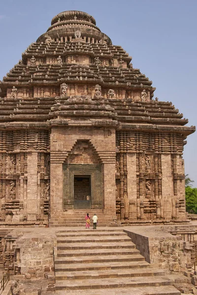 Konark Orissa Indie Května 2008 Místní Turisté Starobylém Surya Hinduistickém — Stock fotografie