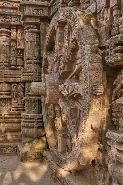Szczegóły Koła Rydwanu Rzeźby Religijne Zdobiące Starożytną Świątynię Surya Hindu — Zdjęcie stockowe