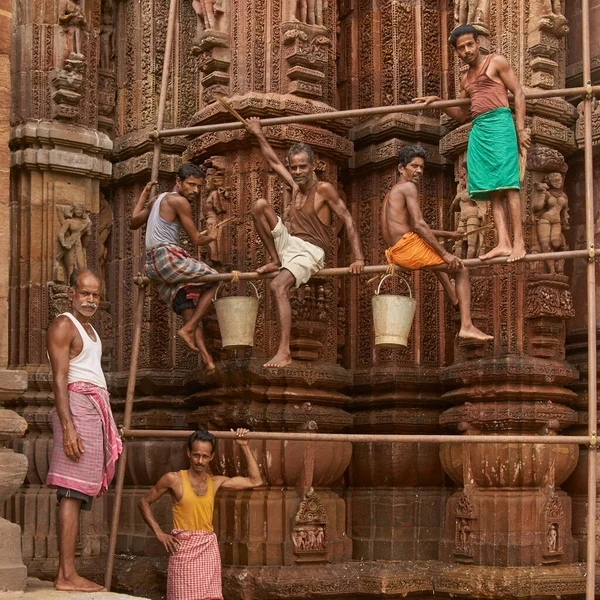 Bhubaneswar Odisha India Mei 2008 Groep Mannen Steigers Schoonmaken Restaureren — Stockfoto