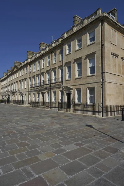 İngiltere 'nin Somerset kentindeki UNESCO Dünya Mirası Bath şehrinde tarihi hilal. Gürcü Mimari