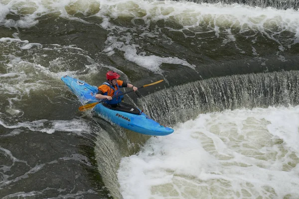 Bath England Storbritannien Augusti 2021 Kajakpaddling Över Pulteney Weir Vid — Stockfoto