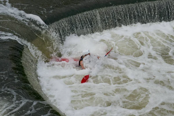 Bath England Großbritannien August 2021 Kajakfahrt Über Pulteney Weir Auf — Stockfoto