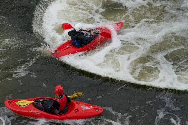 Bath Angleterre Royaume Uni Août 2021 Kayak Sur Pulteney Weir — Photo