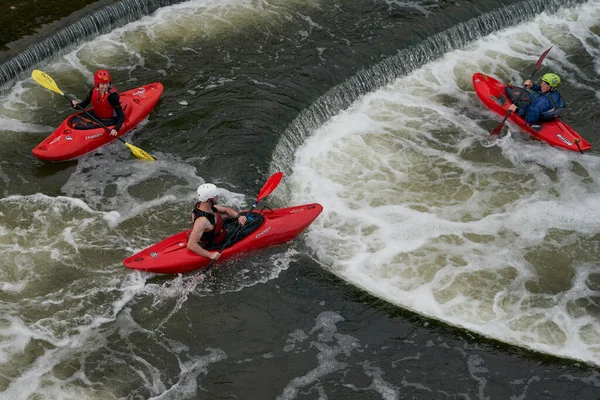 Bath Angleterre Royaume Uni Août 2021 Kayak Sur Pulteney Weir — Photo