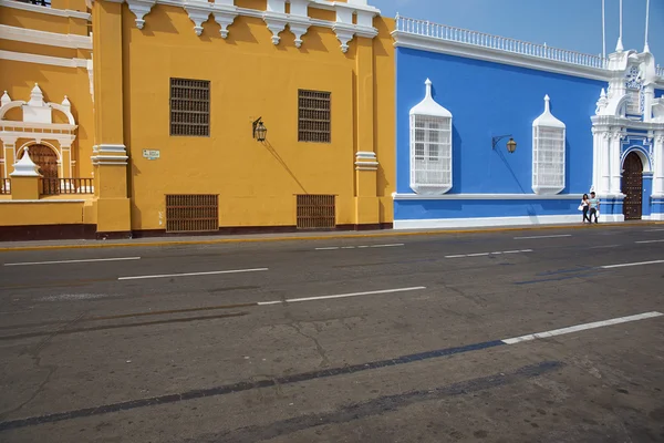 Farbenfrohe Gebäude in Peru — Stockfoto