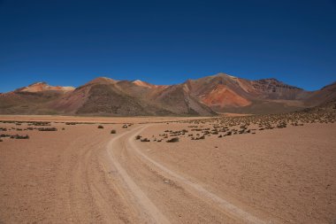 Atacama Çölü renkli dağların