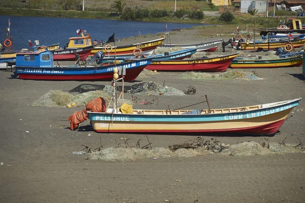 Vissersboten op het strand — Stockfoto