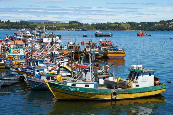 Fiskebåtar på ön Chiloe — Stockfoto