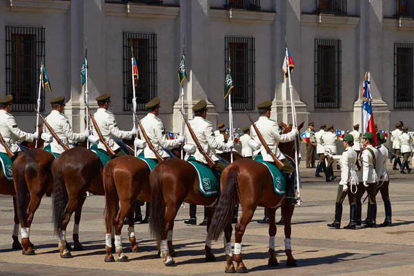 Cambiando el guardia —  Fotos de Stock