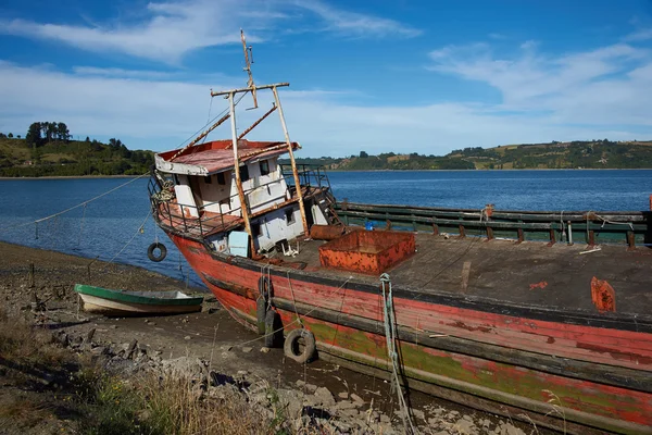 Barco abandonado — Fotografia de Stock