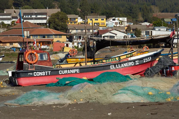 Bateau de pêche sur la plage — Photo