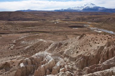 Kaya oluşumları Şili Altiplano üzerinde