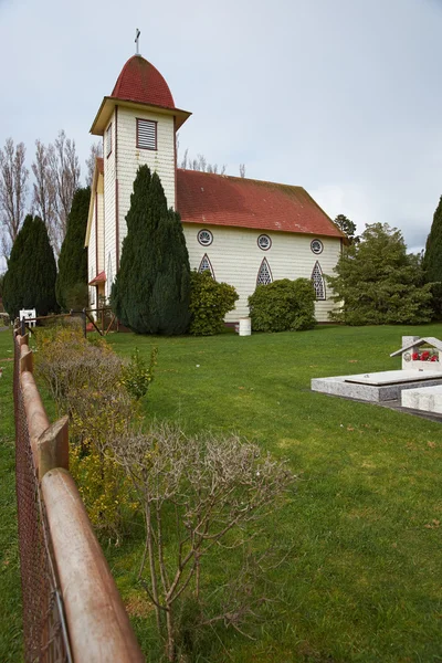 Iglesia rural en el Distrito de los Lagos de Chile — Foto de Stock