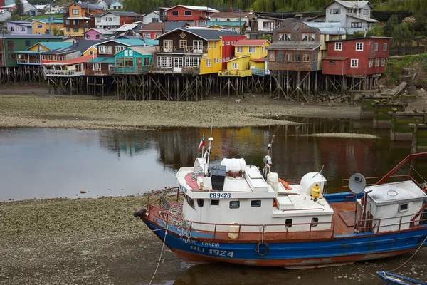 Barco de pesca em Castro — Fotografia de Stock