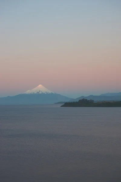 Vulkanen Osorno i solnedgången — Stockfoto