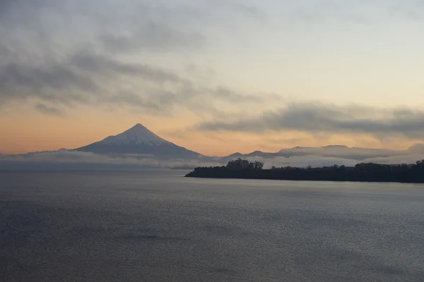 Vulkanen Osorno vid soluppgången — Stockfoto