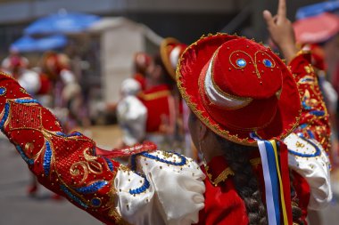 Fuerza del Sol'da Caporales Dansçısı