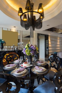 Lüks yemek odası.