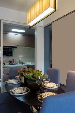 Modern yemek odası.