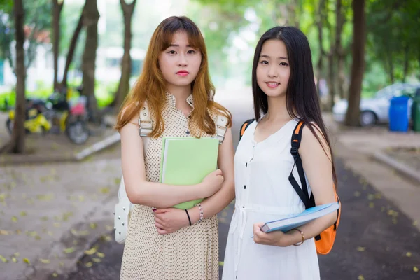 Asiática estudiante universitaria —  Fotos de Stock