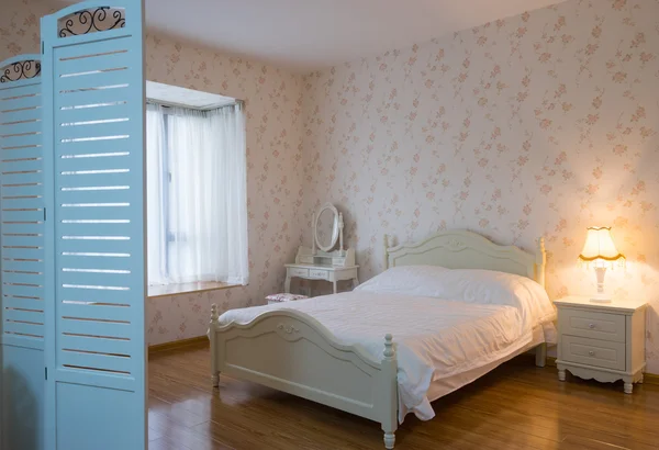 Schlafzimmer mit schöner Dekoration — Stockfoto