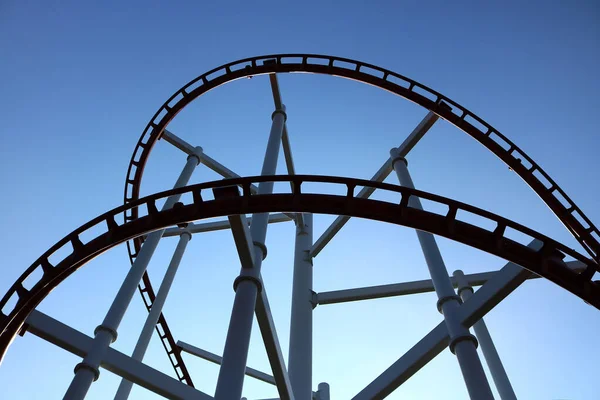 Roller Coaster Niebieskim Niebem — Zdjęcie stockowe