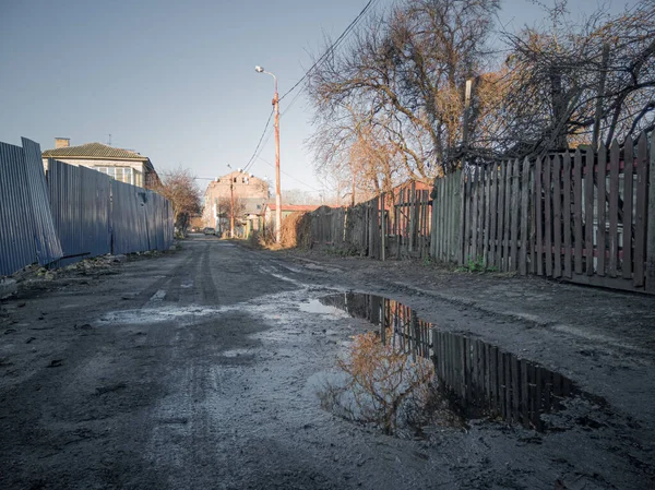 Velha Rua Suja Abandonada Sem Pavimento Com Buracos Buracos Poças — Fotografia de Stock