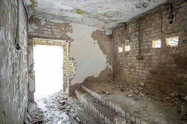 Ekipmanların çalındığı sinema projektörünün boş teknik odası..