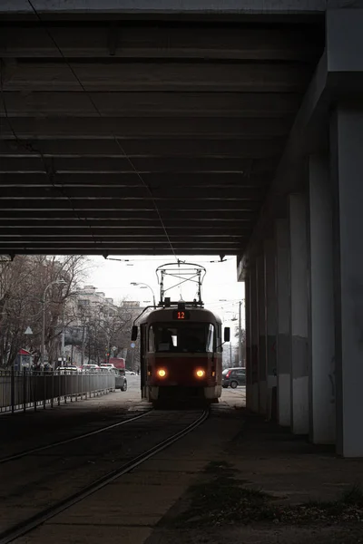 Silhouette Einer Alten Straßenbahn Eingang Des Verkehrstunnels Nachmittag — Stockfoto
