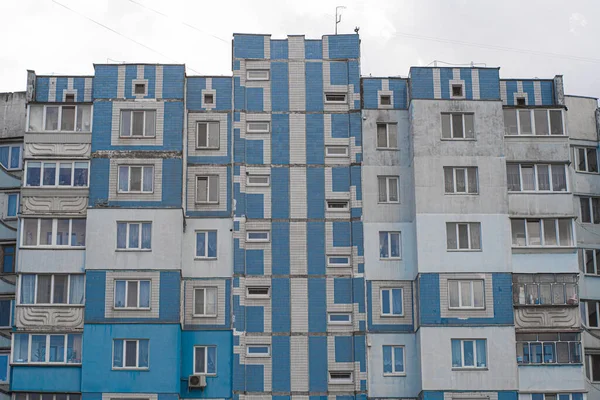Facciata Condominio Pannello Una Casa Sovietica Rivestita Con Piastrelle Blu — Foto Stock