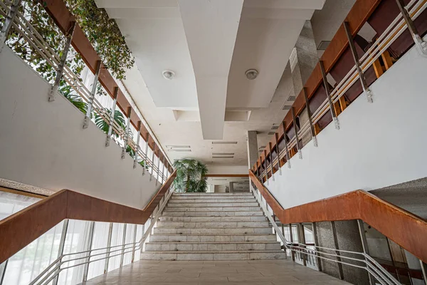 Escaliers Intérieur Des Années 1970 Dans Style Modernisme Soviétique Cinema — Photo